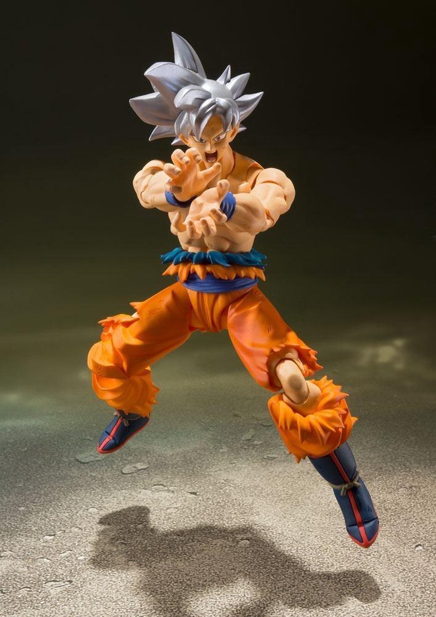 Dragonball Super Son Goku Ultra Instinct S.H. Figuarts Action Figure