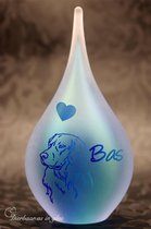 Urn van glas met uw gewenste naam en afbeelding van een Golden Retriever Hond middels zandstraling-Urn voor crematie-as- Blauw en Groen-50ml inhoud-Druppel mini urn deelbestemming