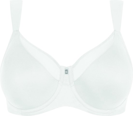 Witte Triumph beha met gladde cups en mesh inzetstukken aan de bovenkant. Middenvoor een klein grijs logo.