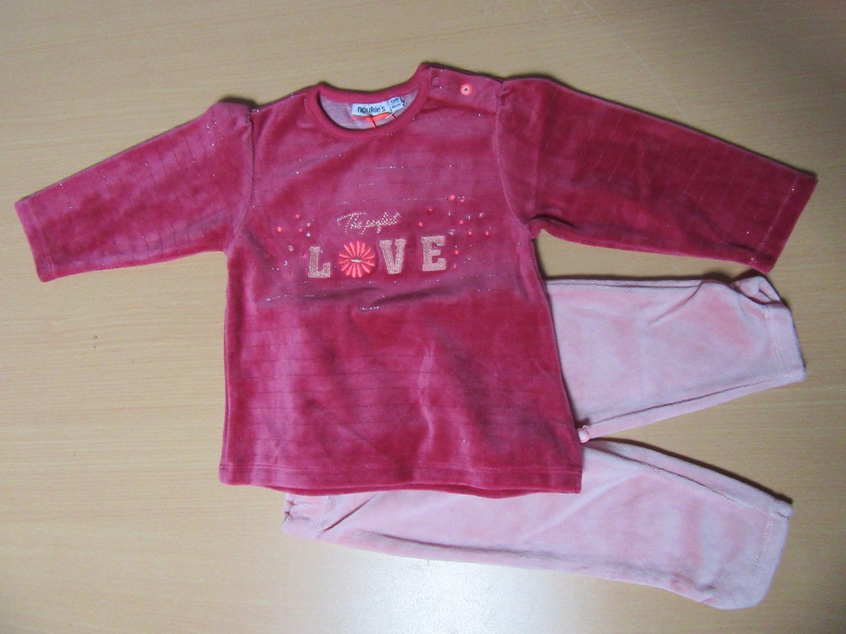 Noukie's Pyjama - Fuchia - Love - Velour - 4jaar 104 donker rose