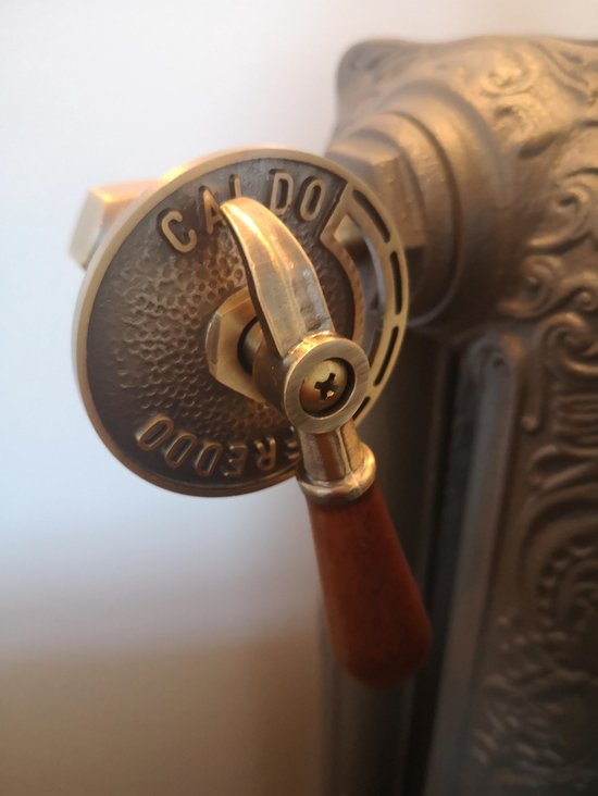 Antieke radiatorkraan Freddo – Caldo met houten handvat voor gietijzeren  radiatoren. | bol.com