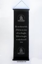 Buddha - Wanddoek - Wandkleed - Wanddecoratie - Muurdecoratie - Spreuken - Meditatie - Educatie - Filosofie - Spiritualiteit - Zwart Doek - Witte Tekst - 122 x 35 cm.