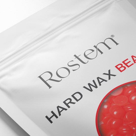 Close-up van een zak Rostem Hard Wax Beans met rode waxkorrels.