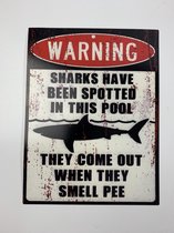 Metalen wandbord "warning sharks!!!"