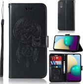 Voor Samsung Galaxy A02 (EU-versie) Windgong Uil Embossing Patroon Horizontale Flip lederen tas met houder & kaartsleuven & portemonnee (zwart)