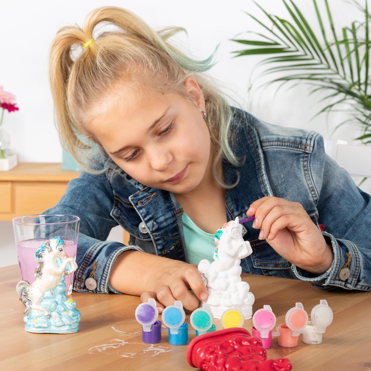 Totum Unicorn gips gieten en beschilderen knutselset 2 eenhoorns incl. gips, herbruikbare mal en 5 kleuren verf speelgoed vanaf 5 jaar — afbeelding 5