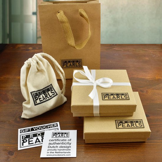 Proud Pearls® Collier de perles Extra long avec de grosses perles rondes et un ornement en argent.