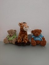 Drie knuffels- Twee beren en een giraffe