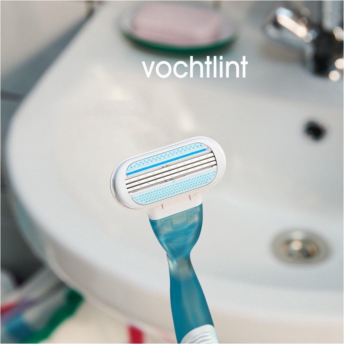Gillette Venus Smooth scheermesjes verpakt in een lichtblauwe doos, met 4 losse navulmesjes ernaast.
