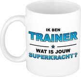 Ik ben trainer wat is jouw superkracht mok / beker - wit met blauwe tekst - cadeau / verjaardag