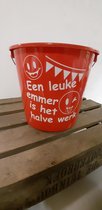 Emmer - Tekst - 5 liter - Een leuke emmer is het halve - Rood - Kado - Gift