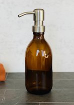 Groeikruid Zeeppompje | Zeepdispenser | Vrijstaand | 300 ml |Amber glas | RVS pompkop | Zilver