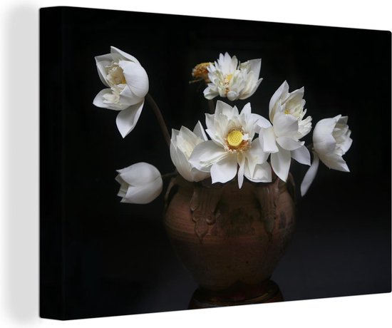 Canvas Schilderij Witte lotussen in een vaas - 90x60 cm - Wanddecoratie