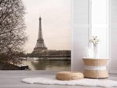 Professioneel Fotobehang Eiffeltoren Parijs sepia - sepia - Sticky Decoration - fotobehang - decoratie - woonaccesoires - inclusief gratis hobbymesje - 325 cm breed x 220 cm hoog - in 7 versc