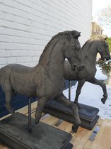 Decoratief Beeld - Op Sokkel Betonnen Paard| Vorstvrij - Beton - Zimba Arts - Grijs - 55 X 20 Cm