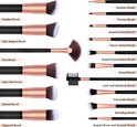 Een set make-up kwasten met zwarte handvatten en rosé gouden ferrules, met diverse borstelkoppen.