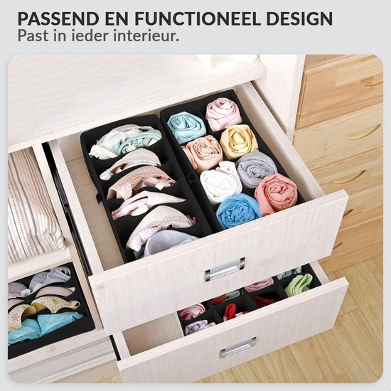 Houten ladekast met open lades, gevuld met opgevouwen en opgerolde ondergoed en sokken in pastelkleuren.