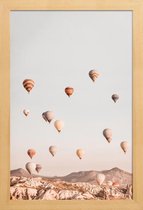 JUNIQE - Poster in houten lijst Heteluchtballonnen -30x45 /Bruin &