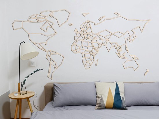 HOUTEN WANDDECORATIE / WOODEN WALL DECORATION - GEOMETRISCHE MUURDECORATIE / GEOMETRIC WALL ART - WERELDKAART / WORLD MAP - 157 x 80cm - LICHT HOUT / NATURAL WOOD - ORIGAMI WANDFIGUUR - ECHT HOUT - REAL WOOD - ATLAS - AARDE - CONTINENTEN - REIZEN