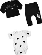 New born Baby set-rompertje-kraam cadeau set-geboortepakje-alles wat ik nodig heb is liefde-Maat 56-zwart-wit