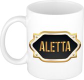 Aletta naam cadeau mok / beker met gouden embleem - kado verjaardag/ moeder/ pensioen/ geslaagd/ bedankt