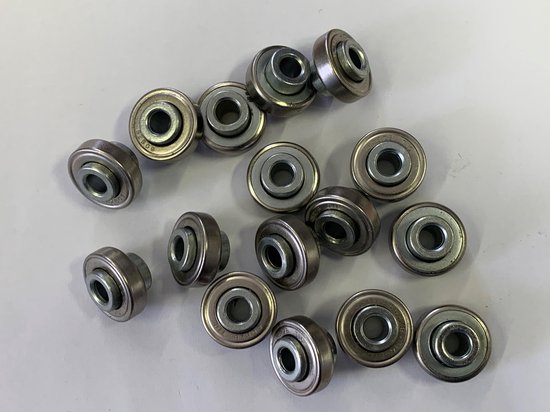 Set van 16 kogellagers met spacers vet gelagerd, buitenmaat : 22 mm, binnenmaat : 7 mm