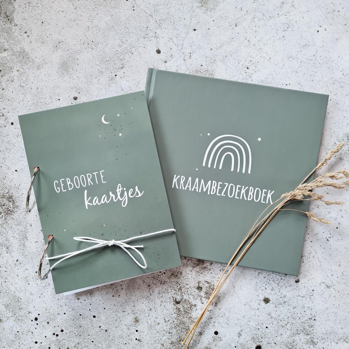 Fien & Feau Bewaarbundel geboortekaartjes - Donkergroen heelal - A5 — cadeau in Wonen & Interieur - foto 2