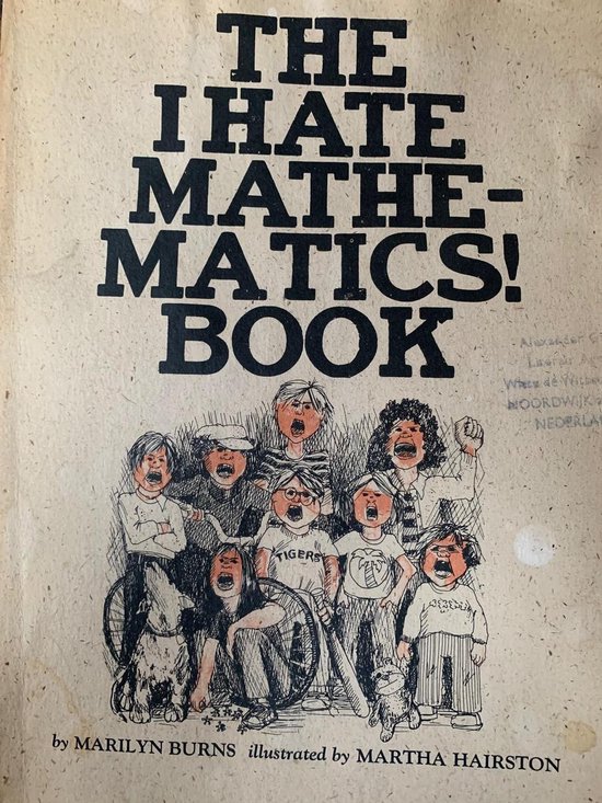 De cover van "The I Hate Mathematics! Book" toont een groep geschokte, schreeuwende kinderen, waaronder een rolstoelgebruiker. De titel is in grote, gedurfde letters bovenaan.