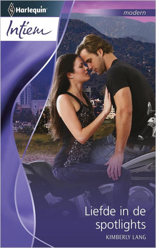 Cover van het boek 'Liefde in de spotlights - Intiem 2064'