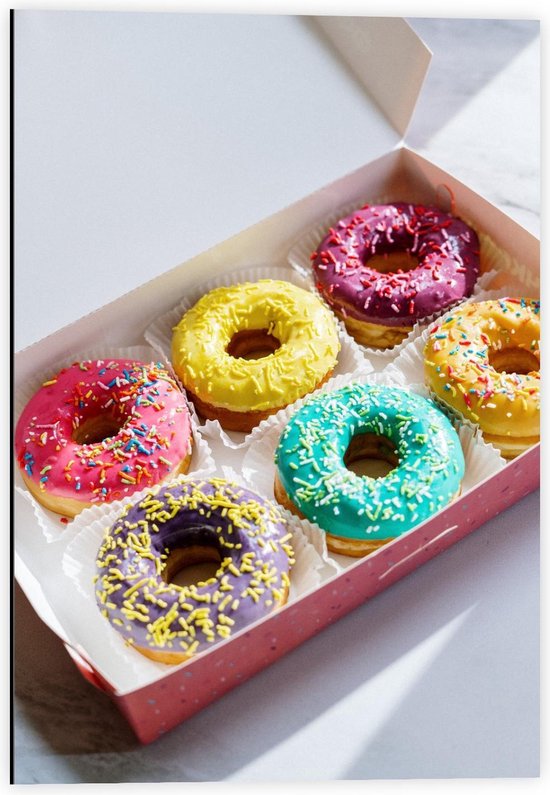 Dibond - Doos met Heerlijke Donuts - 40x60cm Foto op Aluminium (Wanddecoratie van metaal)