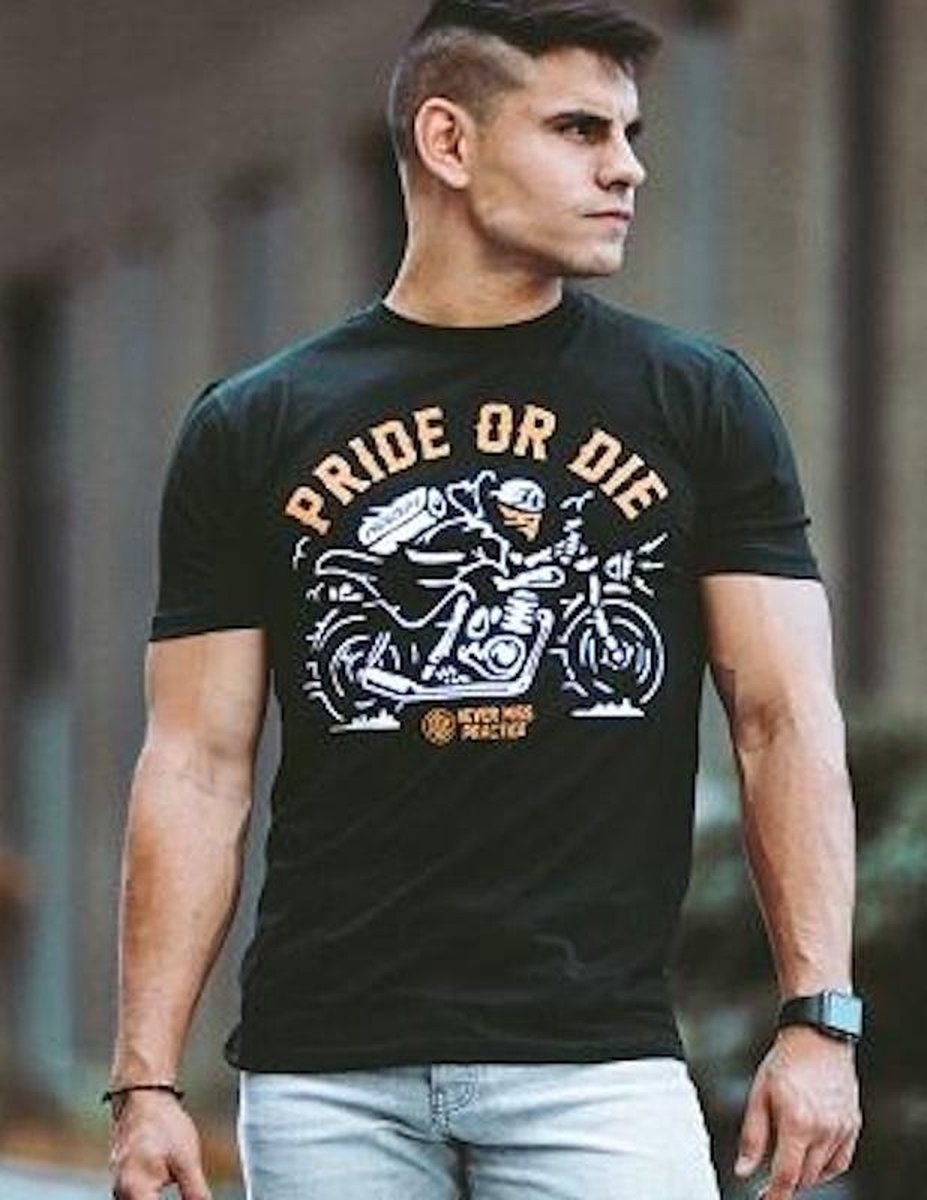 Pride or Die T Shirt Never Miss Zwart maat M