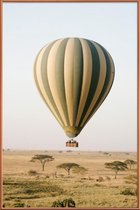 JUNIQE - Poster met kunststof lijst Luchtballon safari -13x18 /Geel &