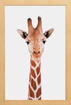 JUNIQE - Poster in houten lijst Giraffe -20x30 /Bruin & Wit