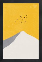 JUNIQE - Poster in houten lijst Mountain Peak -20x30 /Geel & Ivoor