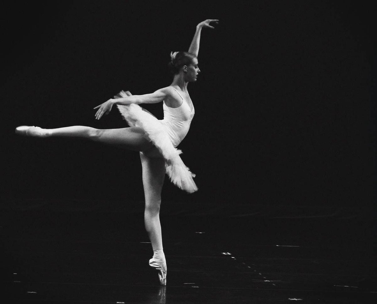 Schilderij - ballerina - Collectie Moves - Dibond wit - 118x70cm