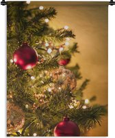 Wandkleed Kerst - Een kerstboom met gekleurde kerstballen Wandkleed katoen 120x160 cm - Wandtapijt met foto XXL / Groot formaat!