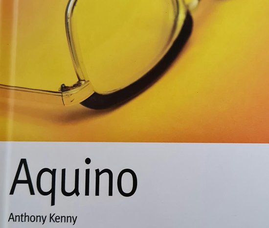Detail van een bril met een gouden montuur op een gele achtergrond. Titel 'Aquino' en auteur 'Anthony Kenny' staan onderaan.
