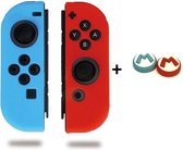 Siliconen Joy-Con Controller Hoesjes + Gaming Thumbsticks (1 Set = 2 Thumbgrips) | Geschikt voor de Nintendo Switch & Lite | Grip | Rood/Lichtblauw + M Blauw/Rood