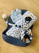 ‘Kraamcadeau slabber met o.a. hydrofiel, speenkoord en wagenspanner | Babyshower | Kraamfeest’.