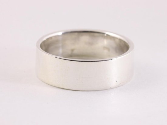 Gladde zilveren ring - 7 mm. - maat 22