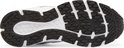 Onderkant van de witte New Balance sneaker met zwart en wit profiel.