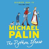 De evolutie van een man van baby tot Romeinse keizer, met de titel 'Michael Palin The Python Years'.