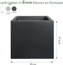 Een vierkante, zwarte Elho plantenbak van 39x37,9cm, verkrijgbaar in wit, grijs en zwart.