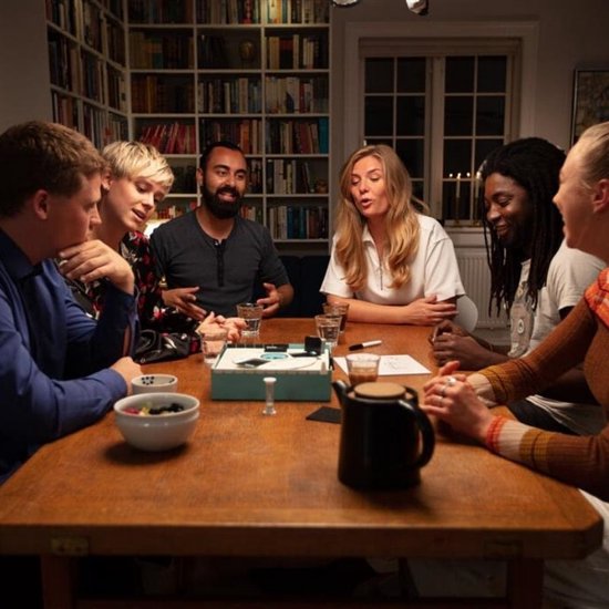 Bezzerwizzer HINT - Partyspel voor volwassenen - Uitbeelden & Raden - 15+ jaar