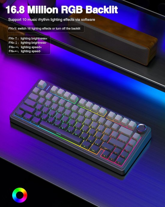 Zwart mechanisch toetsenbord met grijs getinte toetsen, met veelkleurige RGB-verlichting langs de onderkant.