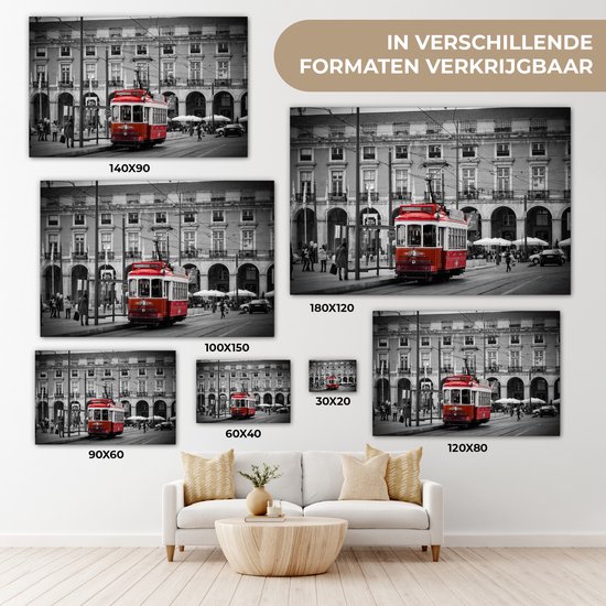 Canvas schilderij 150x100 cm - Wanddecoratie Zwart-wit foto met een rode tram - Muurdecoratie woonkamer - Slaapkamer decoratie - Kamer accessoires - Schilderijen