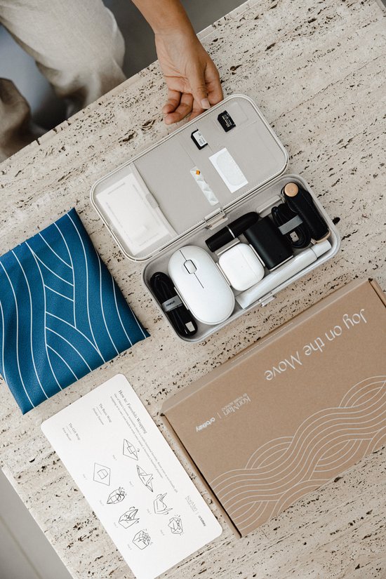 Organiseur de bureau portable Orbitkey avec chargeur sans fil