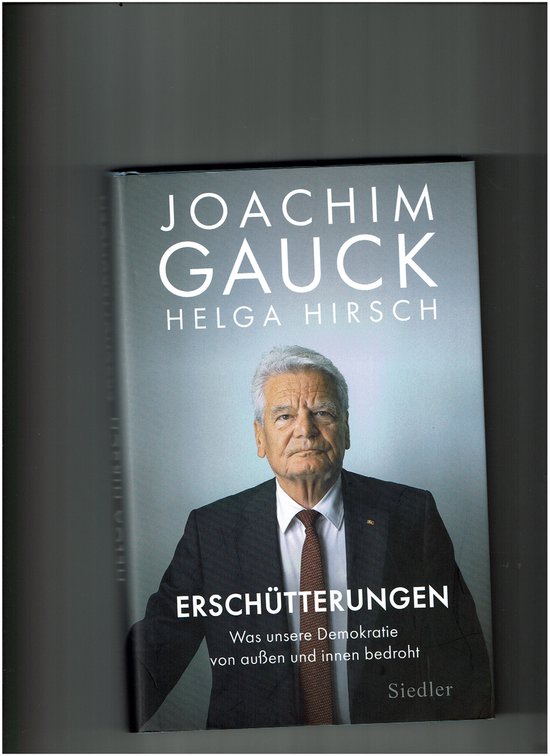 Couverture de livre avec un portrait de Joachim Gauck, intitulé 'Erschütterungen'. Il porte un costume avec une cravate.