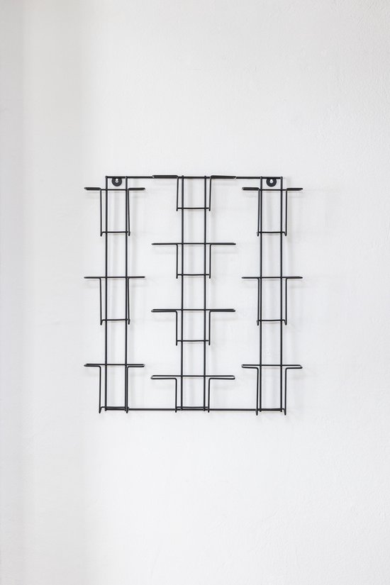 Zwart metalen kaartenrek, leeg, met een raster van 3x3 vakken.