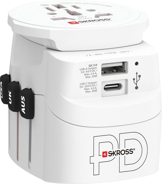 Witte SKROSS wereldadapter met uitschuifbare stekkers en USB-A/USB-C poorten.